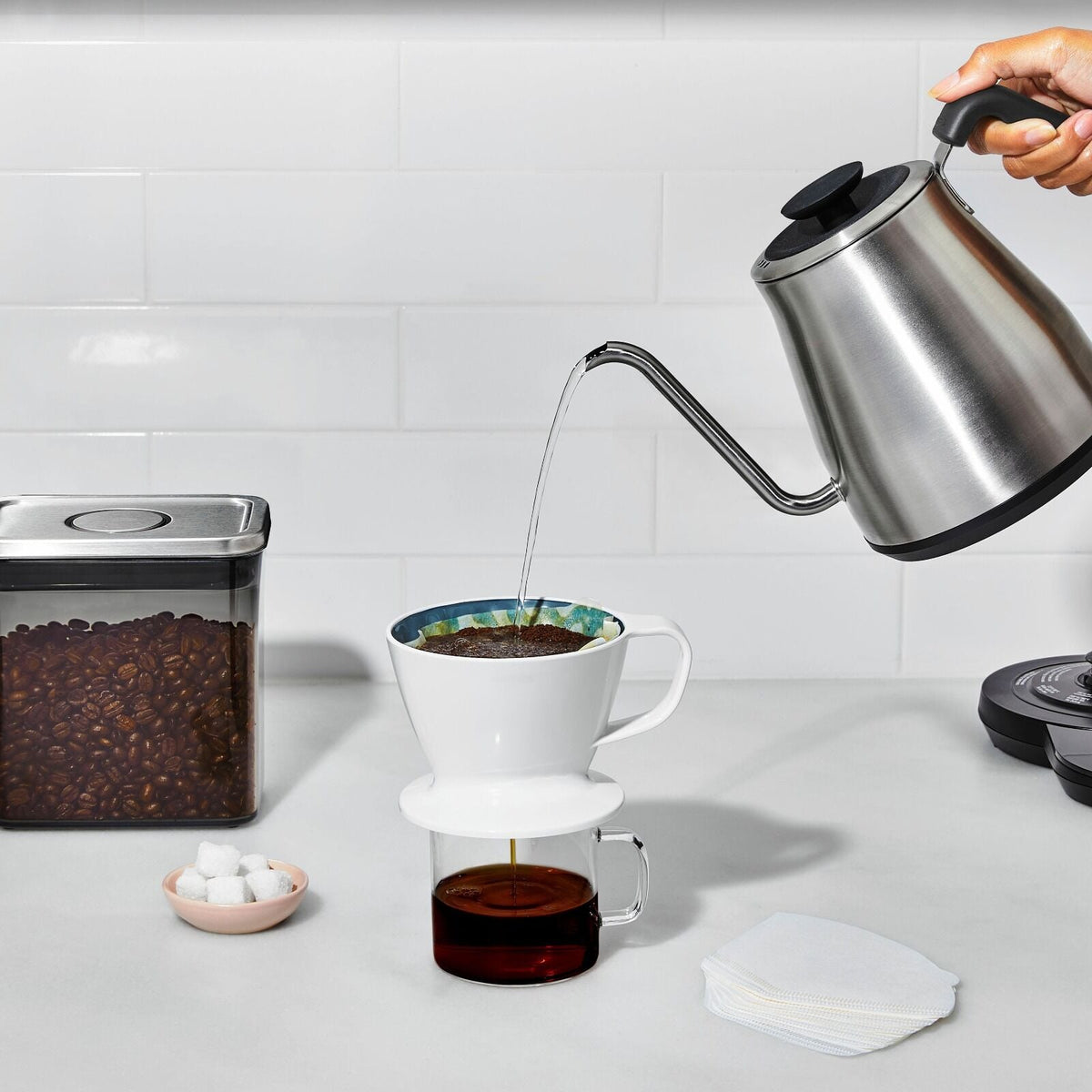 adjustable-temperature-pour-over-kettle-q1 brew_adjustabletemperaturekettle_8717100v2_06.jpg