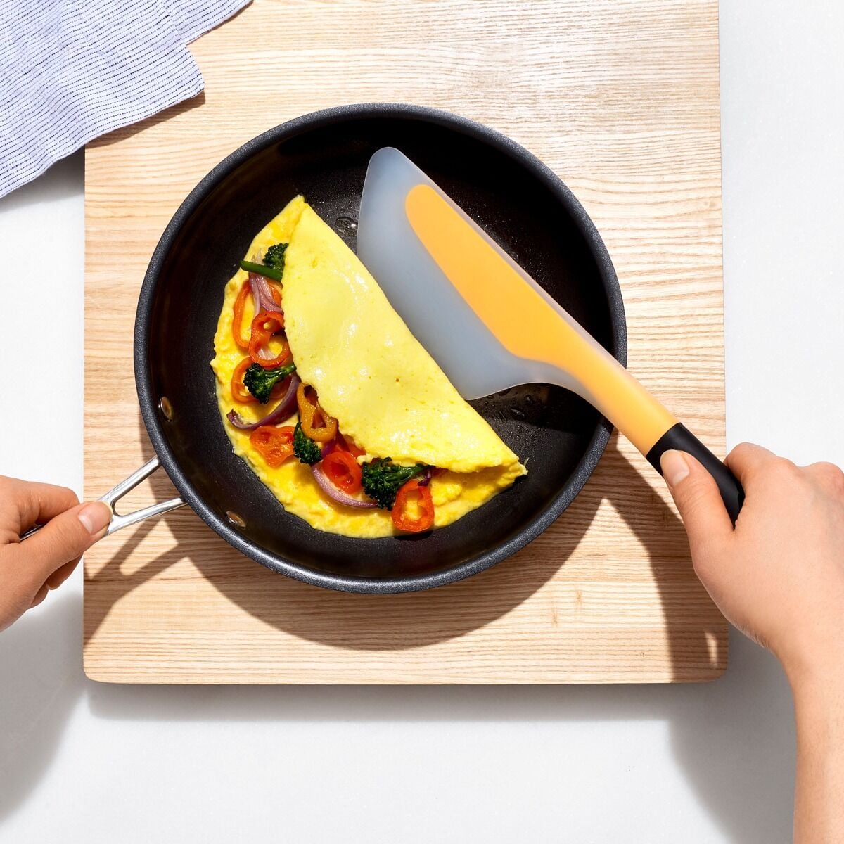 flip-and-fold-omelet-turner-v3 gg_1255680_4.jpg