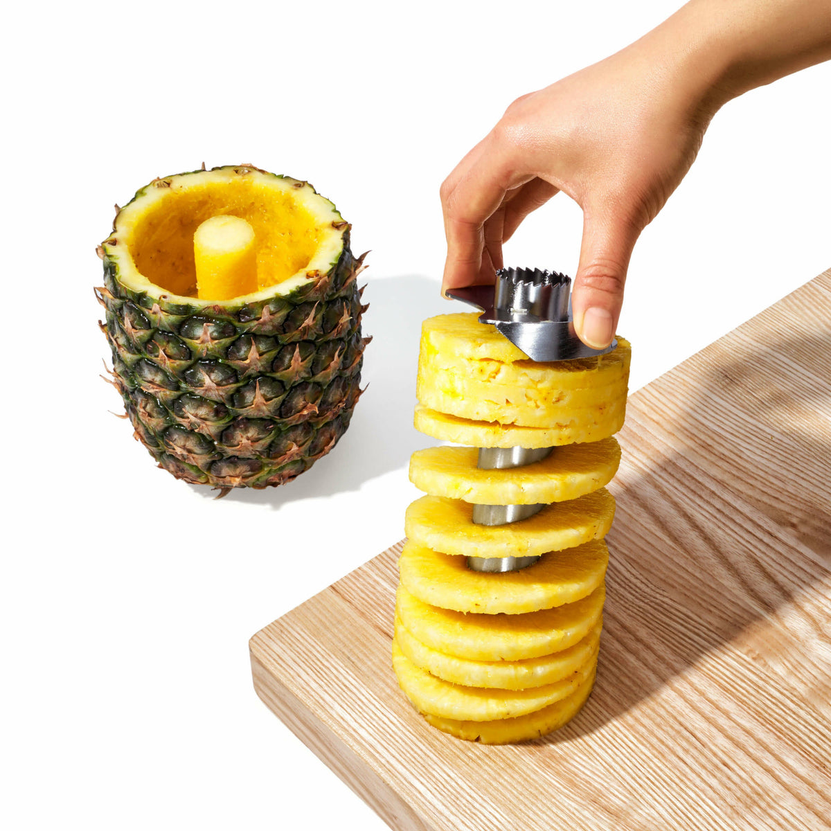 stainless-steel-pineapple-slicer-y8 gg_3108300_4c_1_.jpg