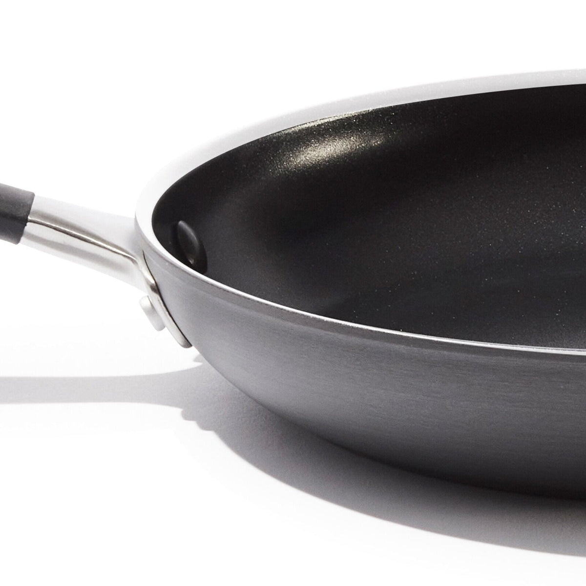 non-stick-pro-every-day-2-piece-frypan-set-h0 oxo_cc010473-001_nonstick-everyday-2pc-fry-pan-set_pdp_07.jpg