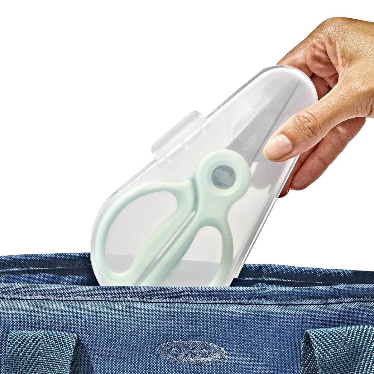 on-the-go-food-scissors-with-case-e2 tot_61176600_baby-food-scissors-opal_pdp_03.jpeg