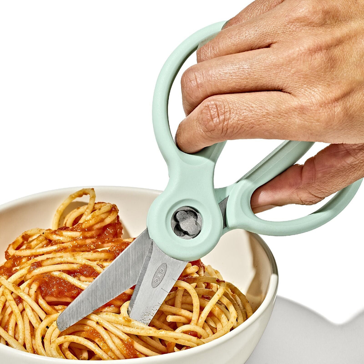 on-the-go-food-scissors-with-case-e2 tot_61176600_baby-food-scissors-opal_pdp_04.jpeg