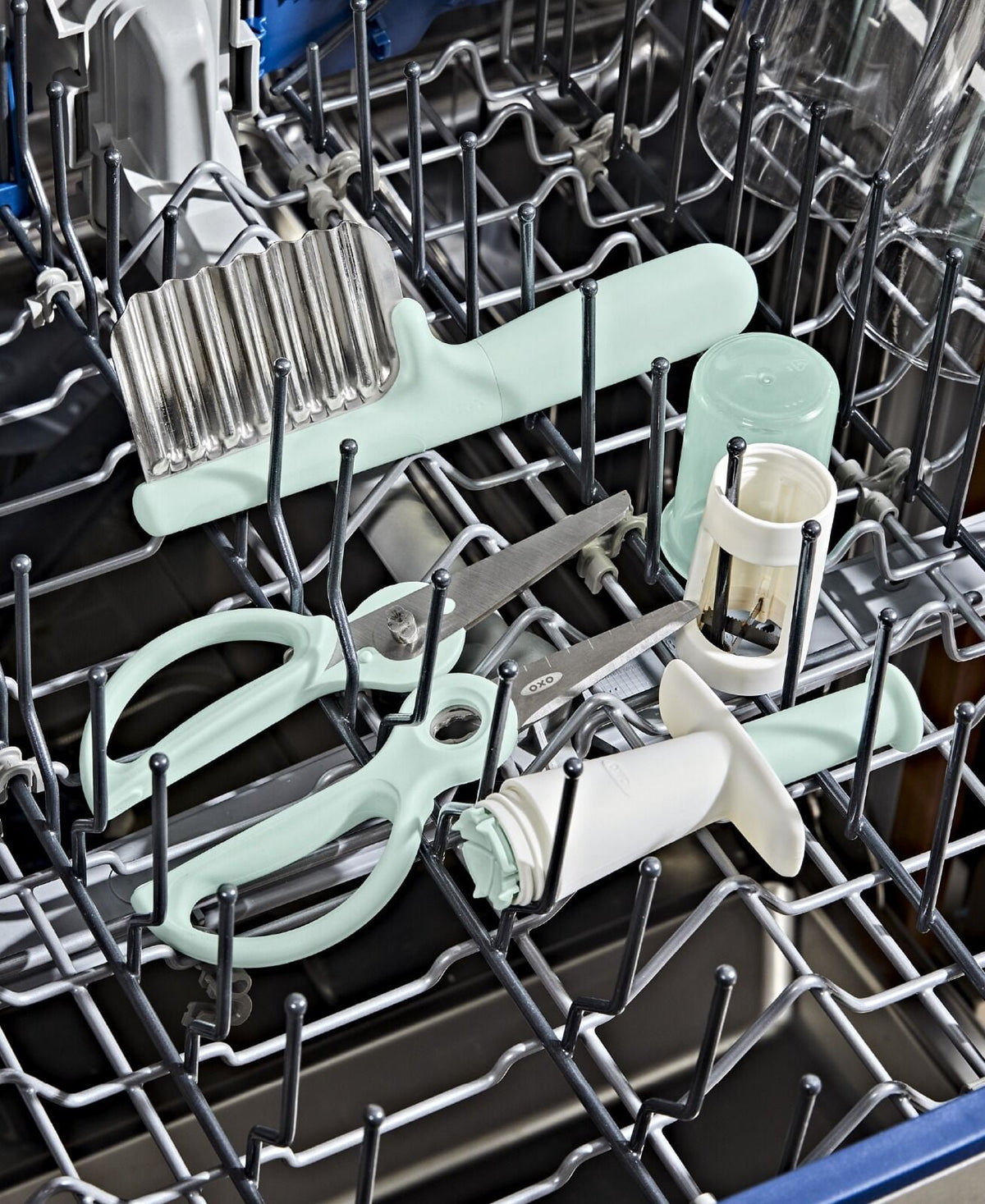 on-the-go-food-scissors-with-case-e2 tot_61176600_baby-food-scissors-opal_pdp_macys_04.jpeg